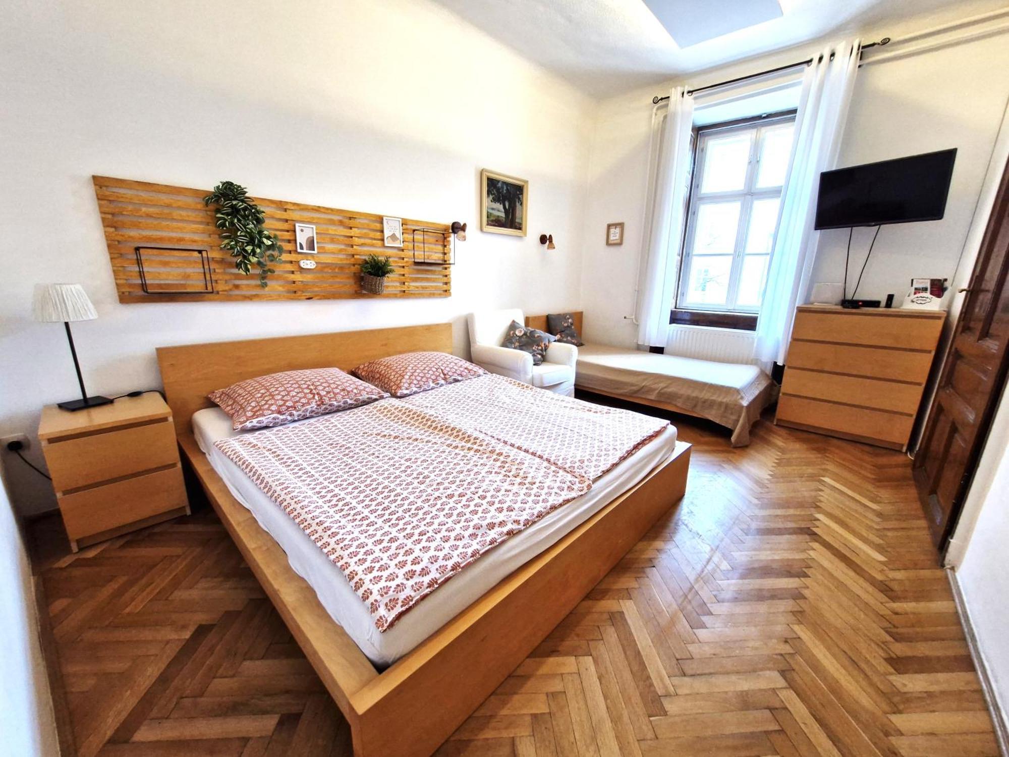Varkeruelet Apartman Шопрон Екстериор снимка