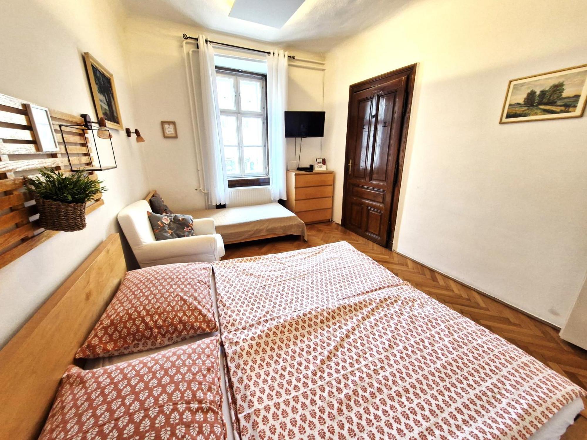 Varkeruelet Apartman Шопрон Екстериор снимка