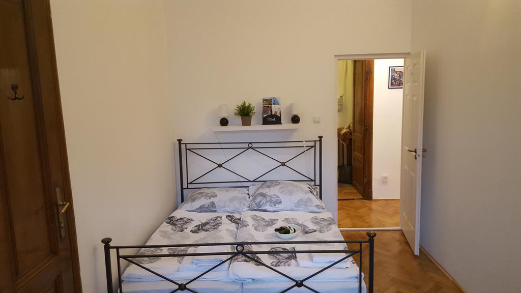 Varkeruelet Apartman Шопрон Екстериор снимка