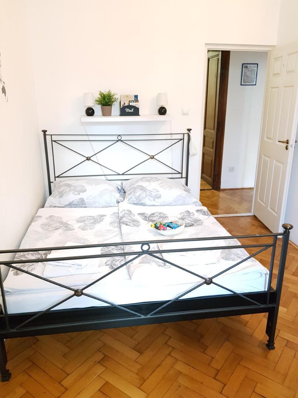 Varkeruelet Apartman Шопрон Екстериор снимка